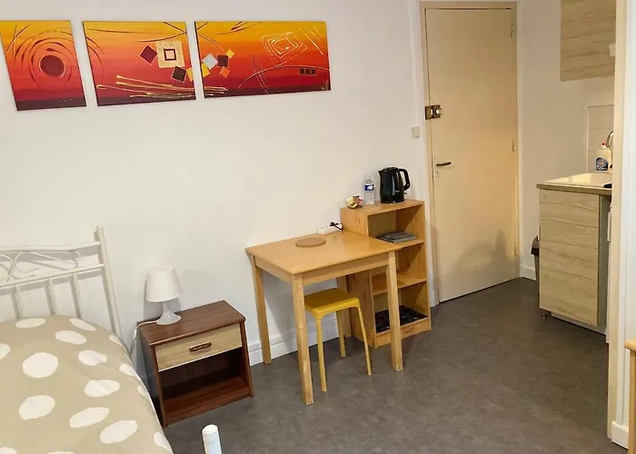 12, Dijon, Near Train Station Ντιζόν