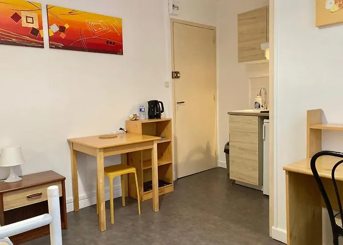 12, Dijon, Near Train Station