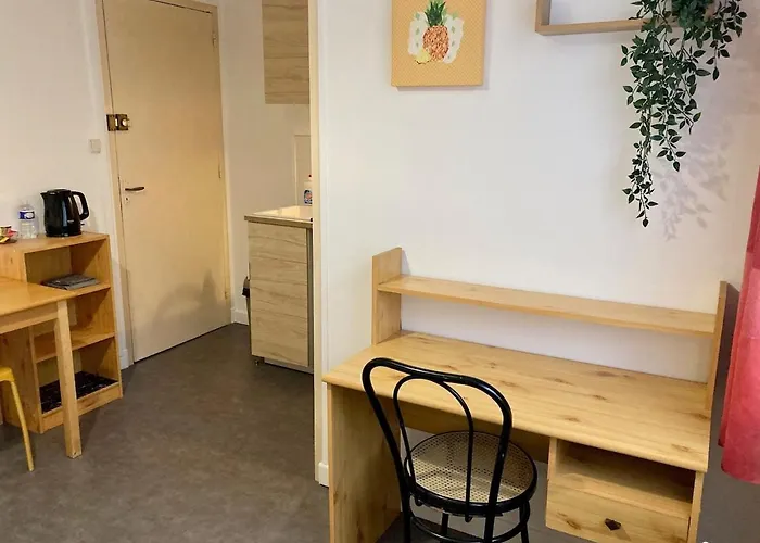 12, Dijon, Near Train Station * Ντιζόν